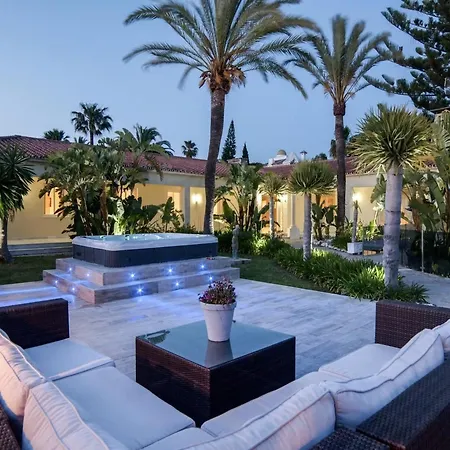 Villa Modern Versace-themed