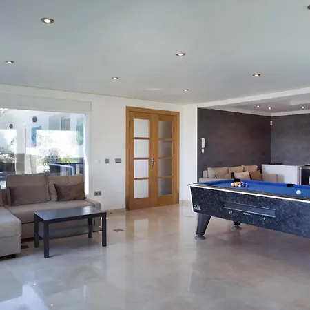 Modern Versace-themed * Marbella