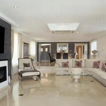 Modern Versace-themed * Marbella