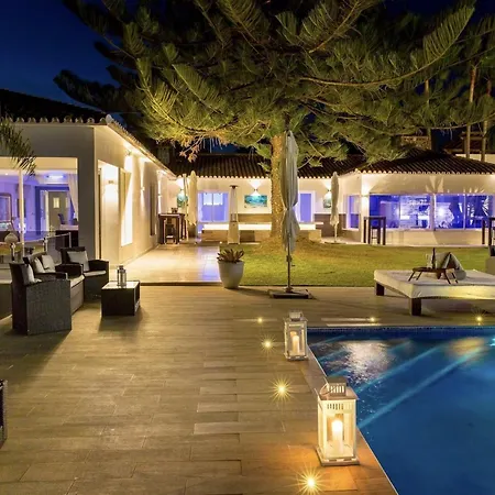 Villa Modern Versace-themed