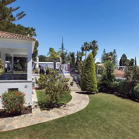 Villa Modern Versace-themed